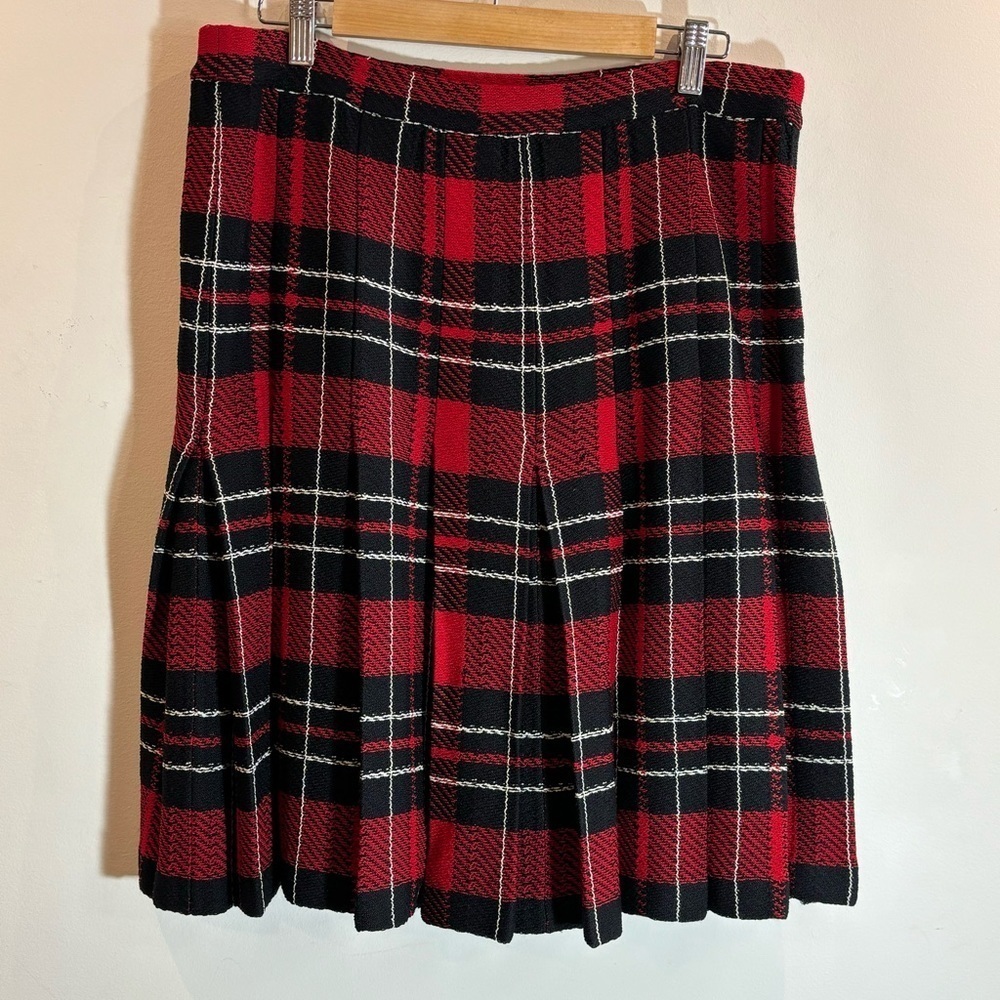 ST. JOHN Sz 10 80% Wool 20% Viscose Unlined Pleated Plaid Zip Above Knee Skirt